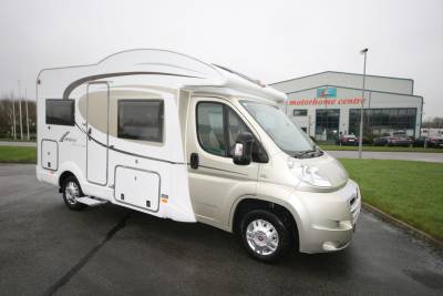 Compact Ixeo 585|Cab|Open plan living space|Large L kitchen|Lounge with swivel pilot seats|Front living area|Washroom|